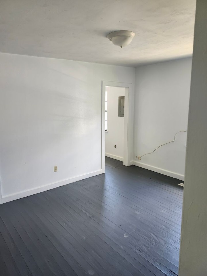 715 Liberty St - Photo 3 of 11