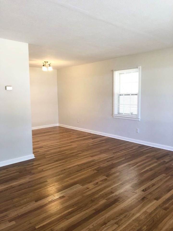 1535 E 52nd St - Photo 3 of 21