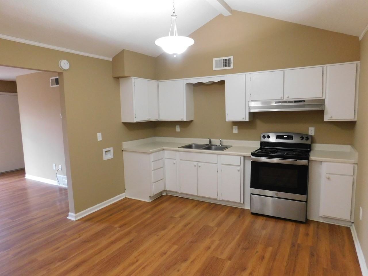 7868 Trafton Cv S - Photo 5 of 33