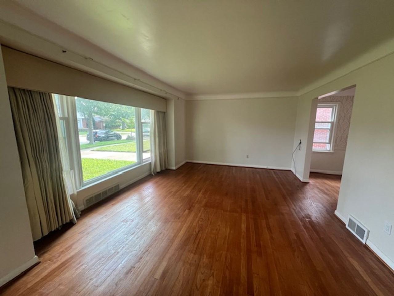 18270 Spring Court South - Photo 7 of 26