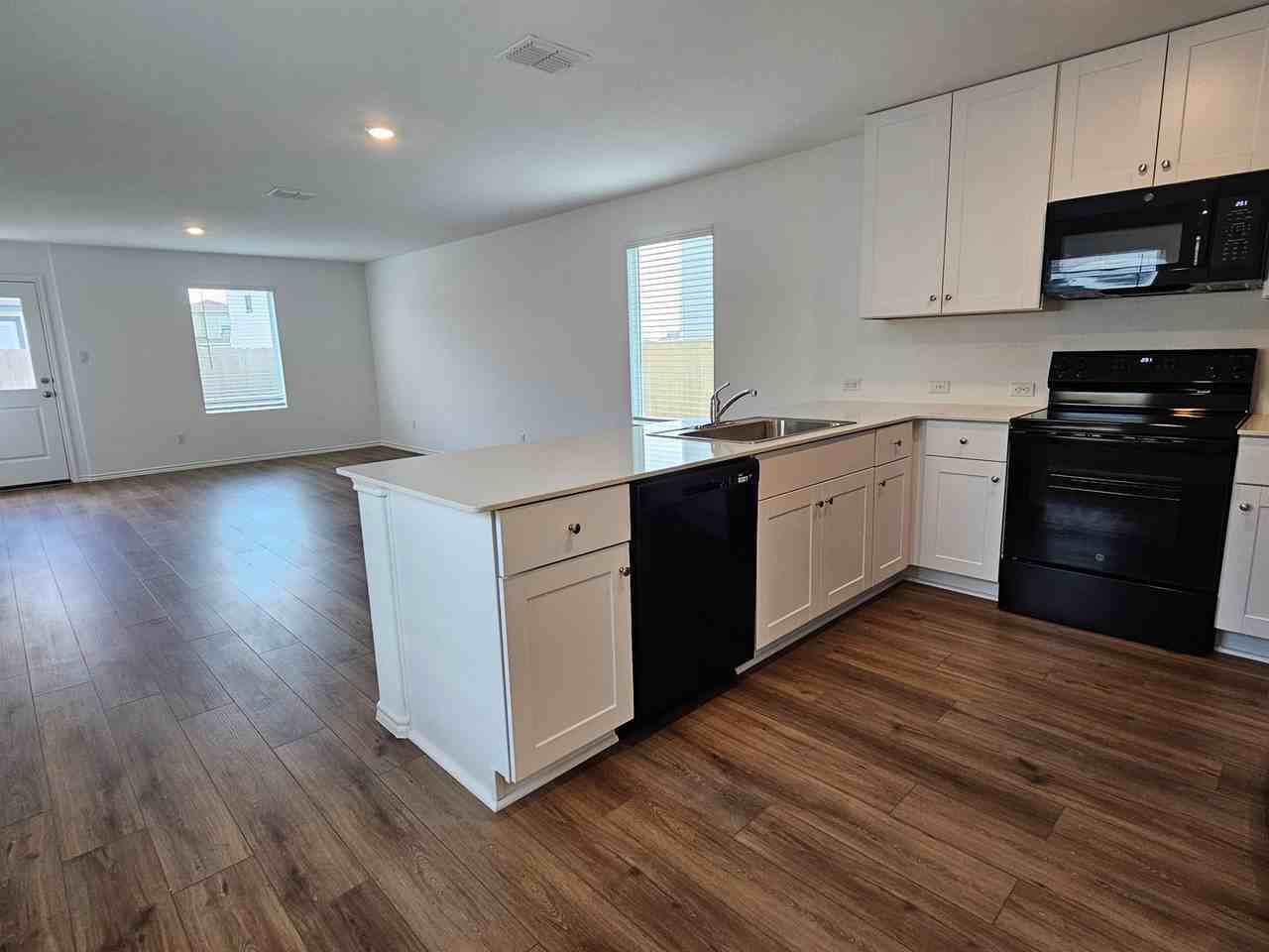 704 Commander Abbott Drive - Photo 7 of 33