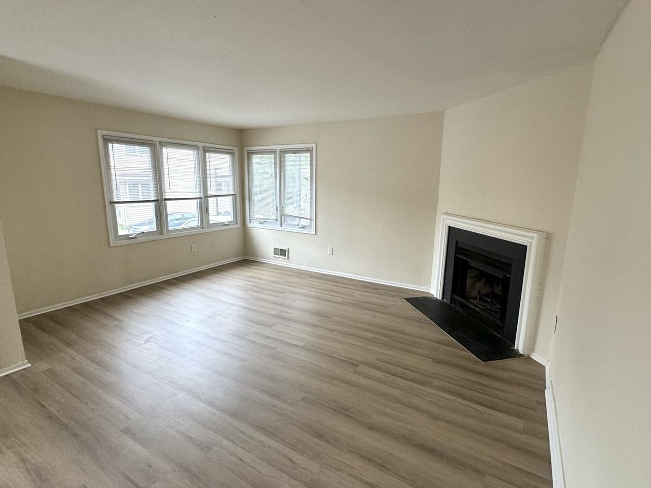 6C Neilson St - Photo 2 of 15