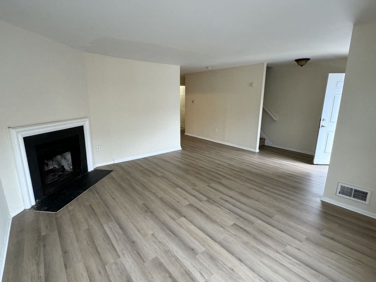 6C Neilson St - Photo 3 of 15
