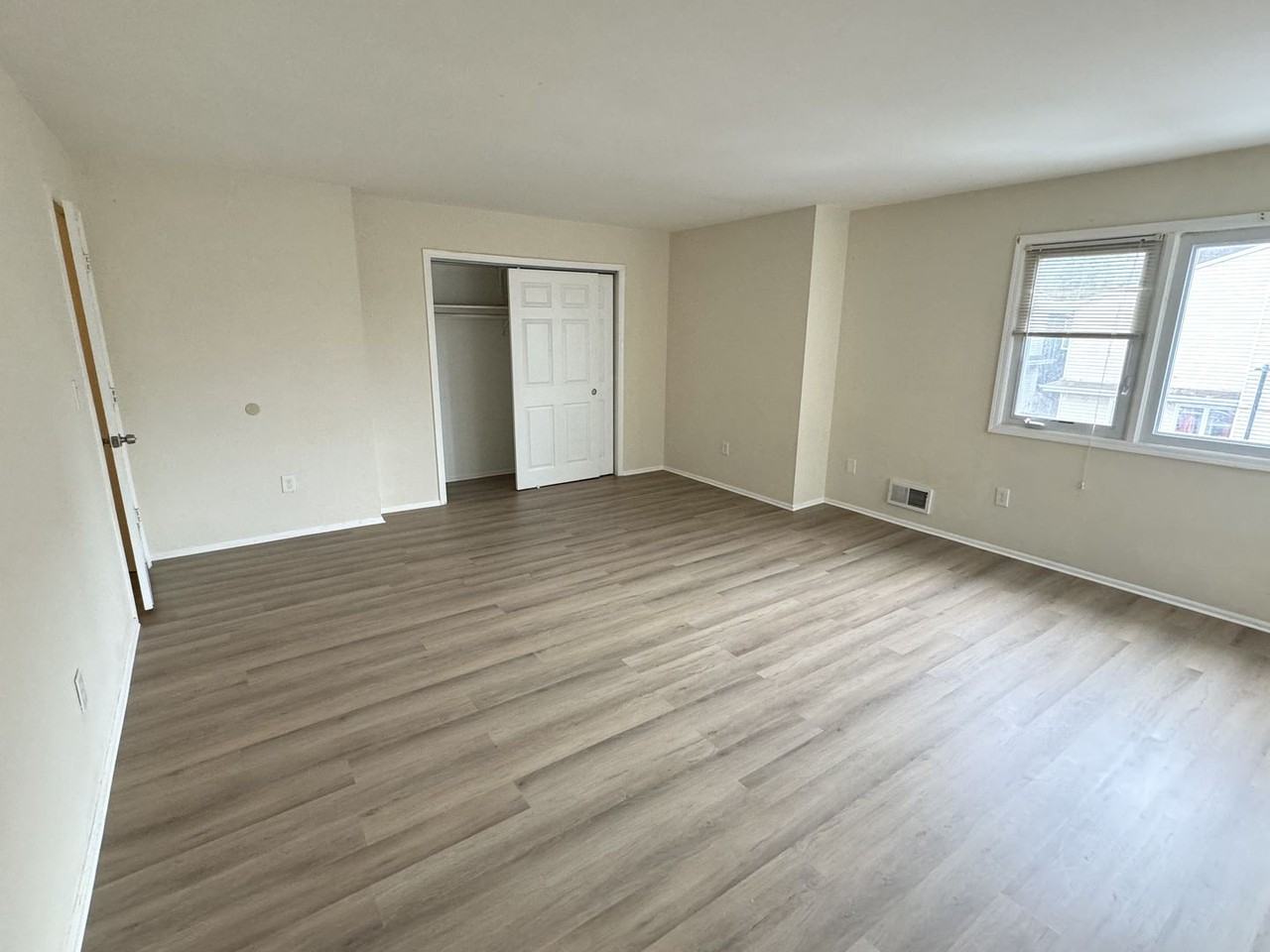 6C Neilson St - Photo 7 of 15