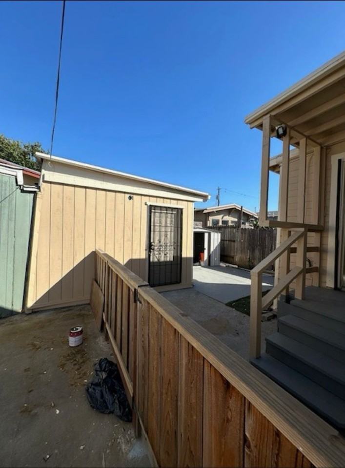 1444 76th Ave - Photo 2 of 17