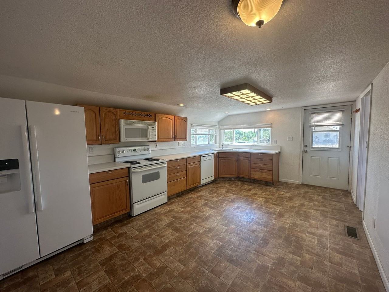 6912 W Main St - Photo 2 of 15