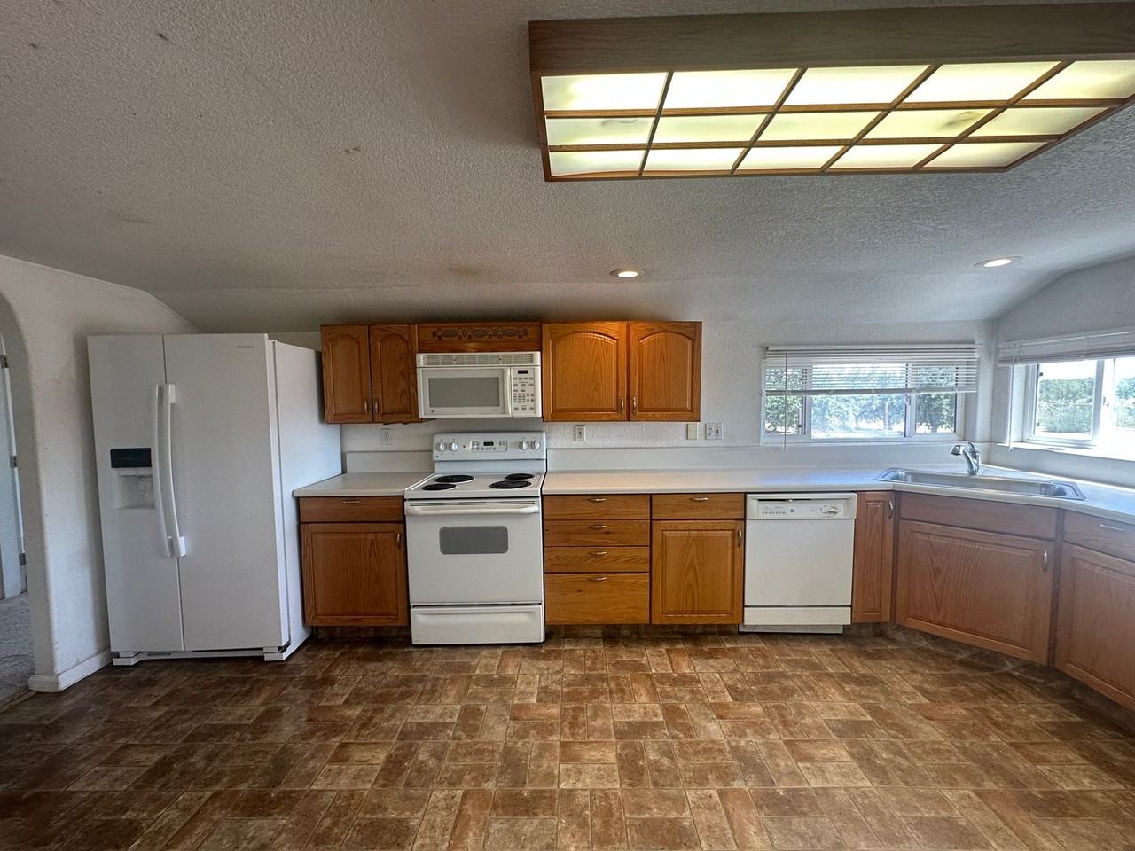 6912 W Main St - Photo 3 of 15