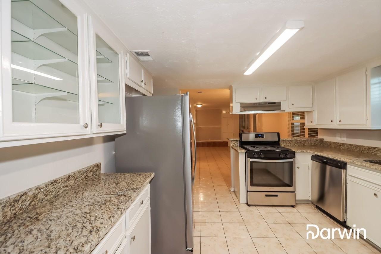 15719 Barbarossa Dr - Photo 3 of 15