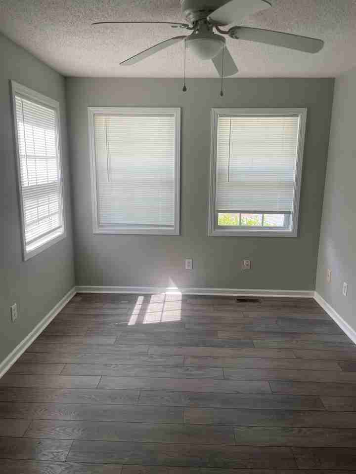 330 Mansfield Rd Ne #NA - Photo 3 of 7