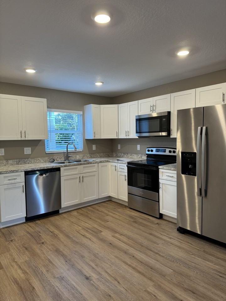 1149 Sycamore St #1149 - Photo 3 of 10