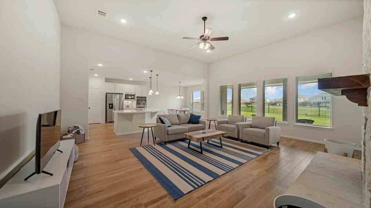 15015 Lake Shore Ave #B - Photo 2 of 14