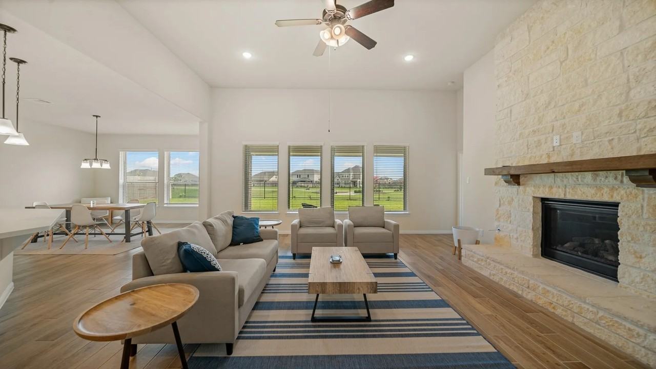 15015 Lake Shore Ave #B - Photo 3 of 14