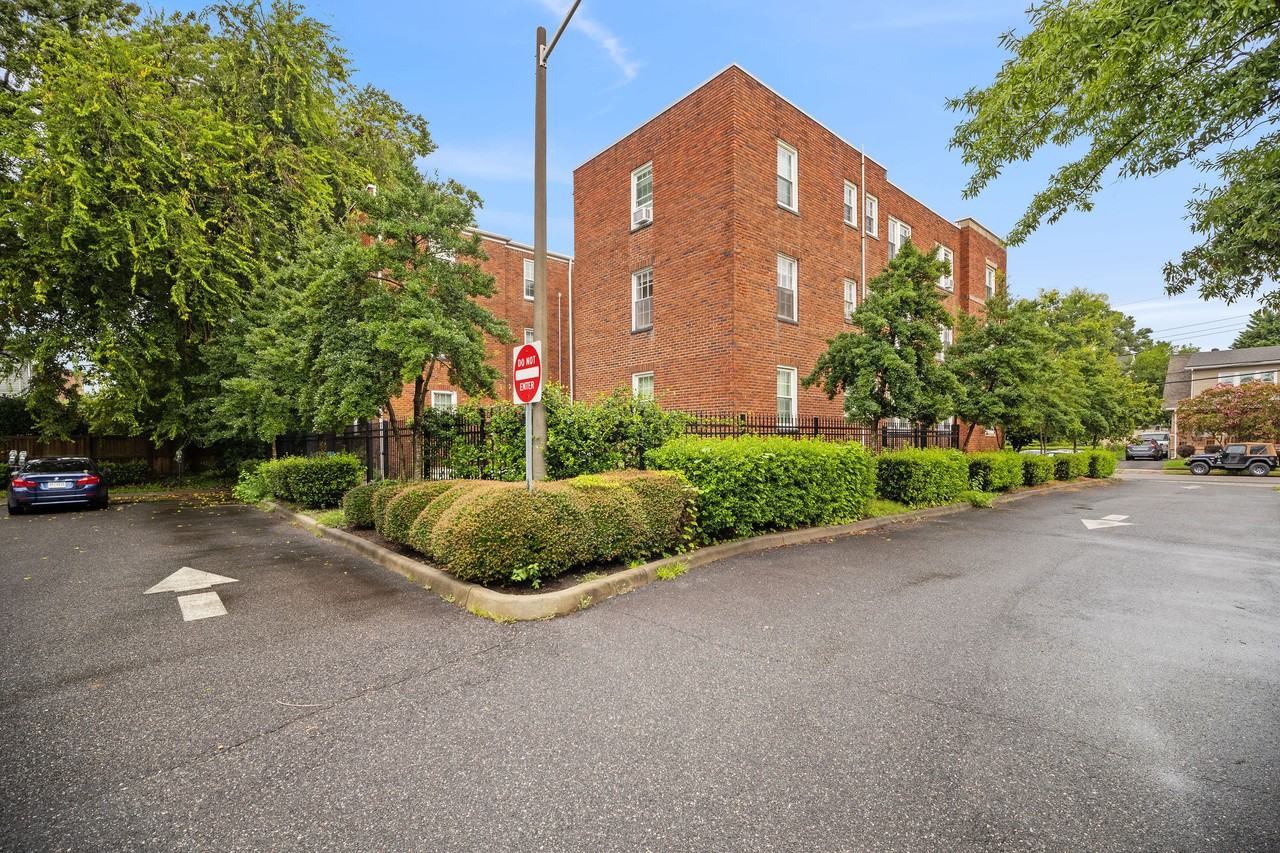 821 Brandon Ave #6 - Photo 3 of 29