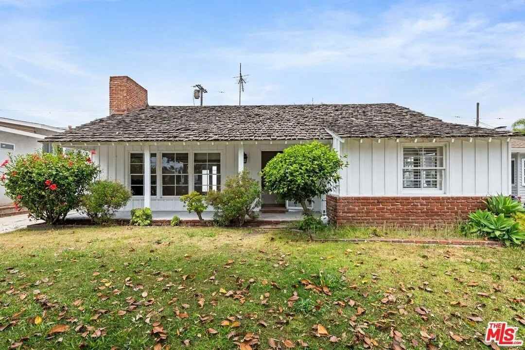 7323 West 90th Street - Photo 3 of 23