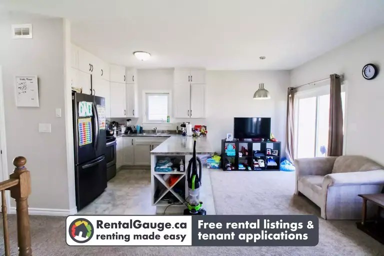 139 Brennan Cres - Photo 3 of 20