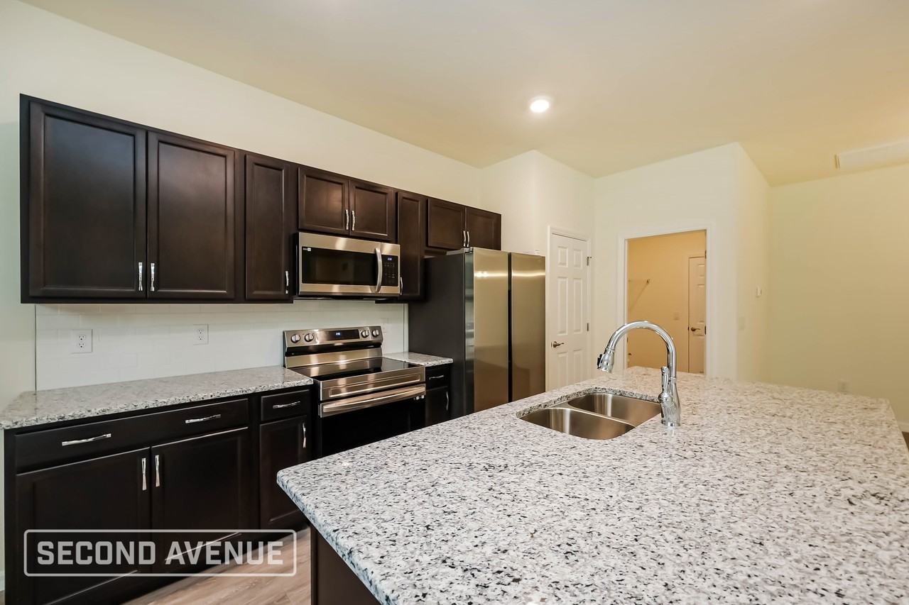 2863 Carmelia St - Photo 3 of 23