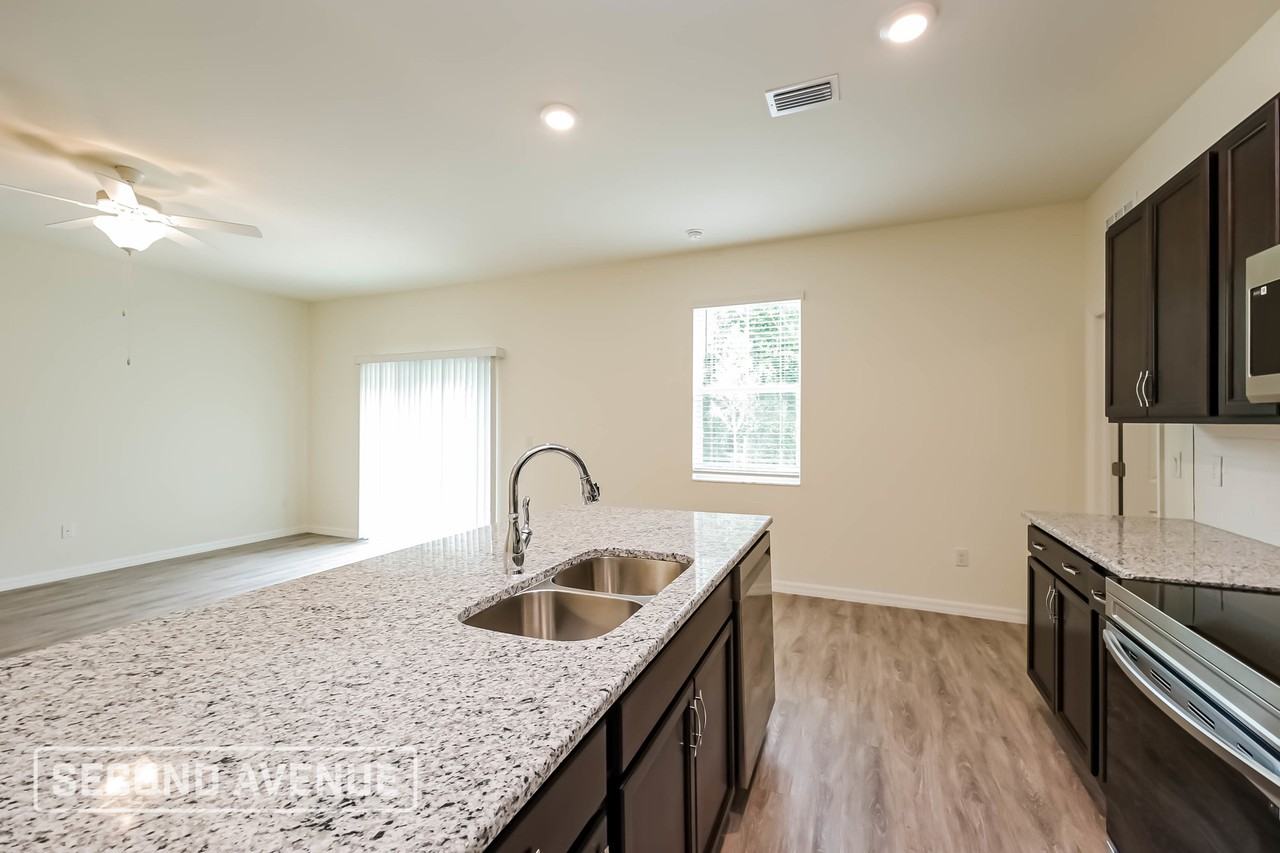 2863 Carmelia St - Photo 4 of 23