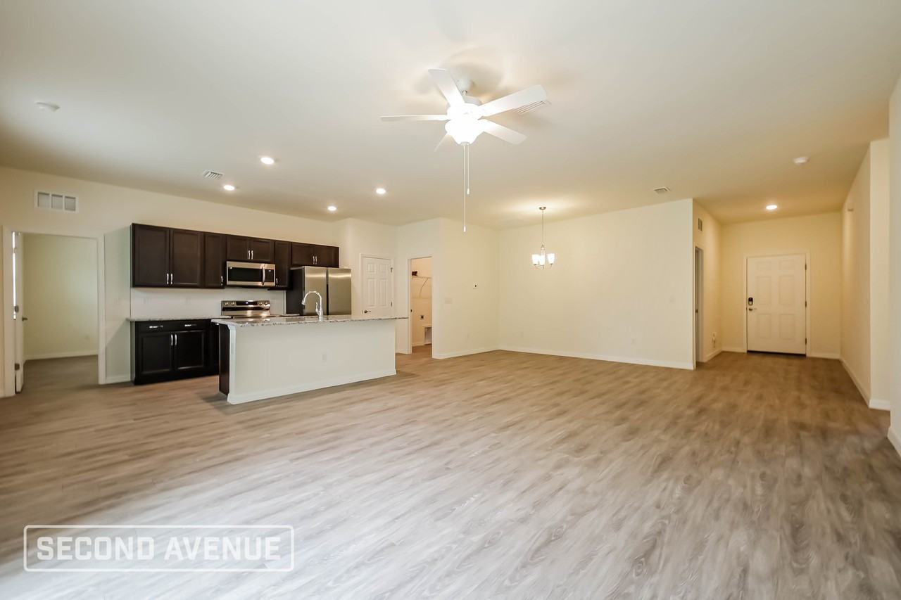 2863 Carmelia St - Photo 5 of 23