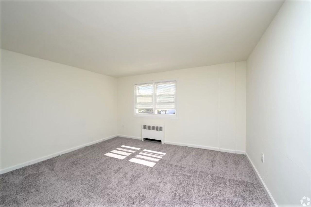 Penzel Manor Apartments - Photo 6 of 21