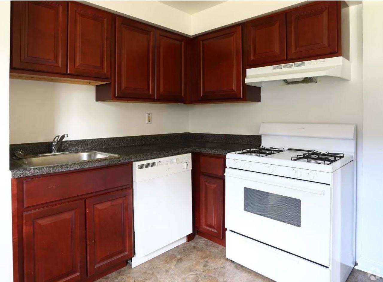 Penzel Manor Apartments - Photo 7 of 20