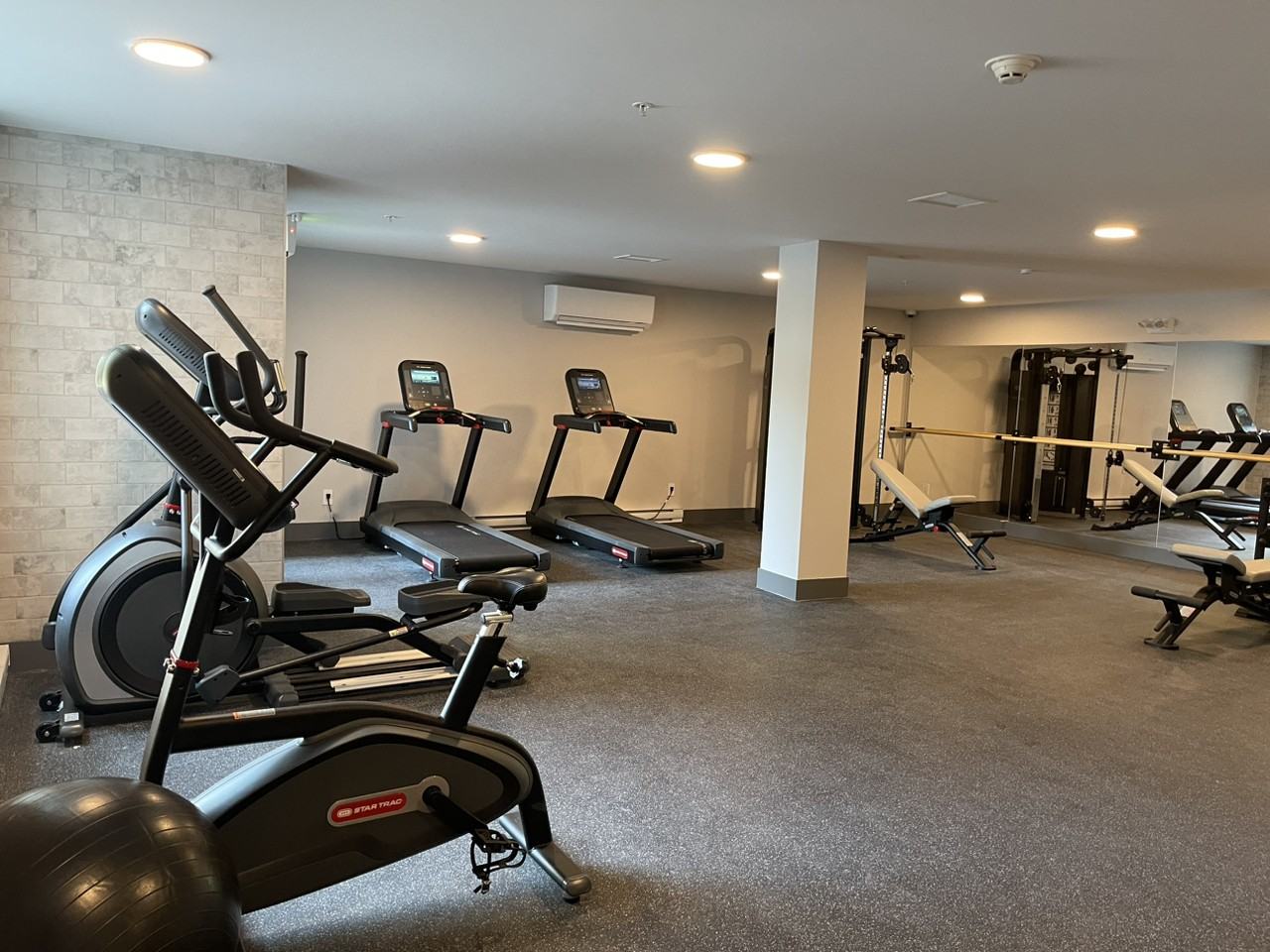 8140 200 St - Photo 4 of 12