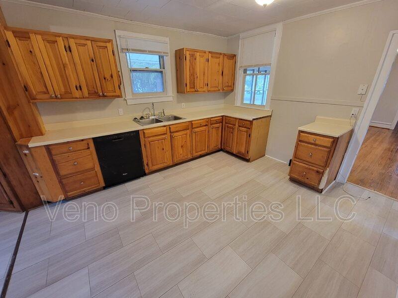 83 Middle St #1 - Photo 2 of 18