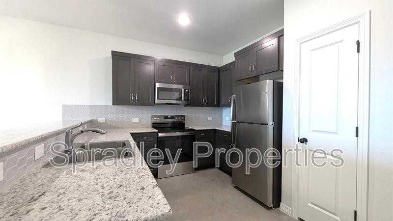 305 Juniper Dr Unit A - Photo 4 of 11