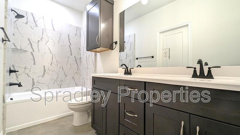 305 Juniper Dr Unit A - Photo 5 of 11