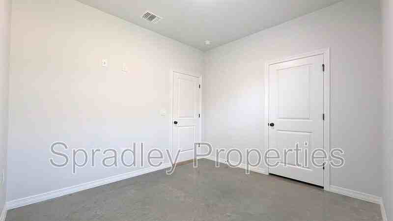 305 Juniper Dr Unit A - Photo 6 of 11