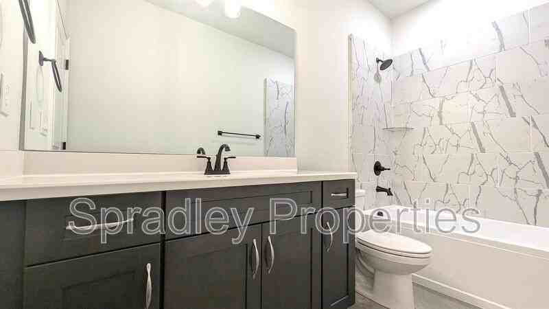 305 Juniper Dr Unit A - Photo 7 of 11