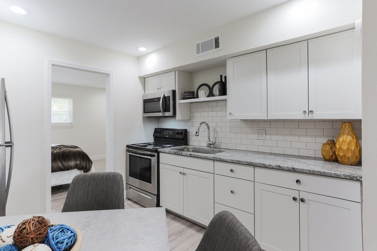 2006 House Ave #7 - Photo 5 of 15