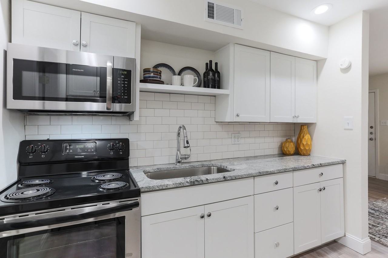 2006 House Ave #7 - Photo 6 of 15