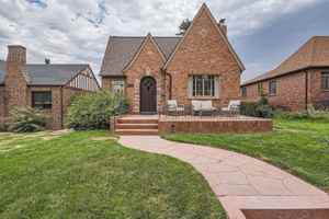 featured image of 3070 Bellaire St