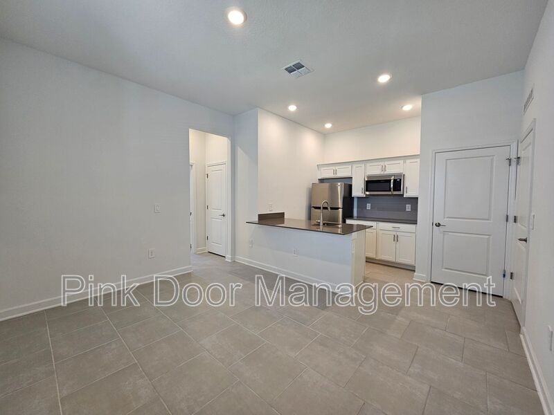 4382 Eastminster Rd #B - Photo 3 of 17