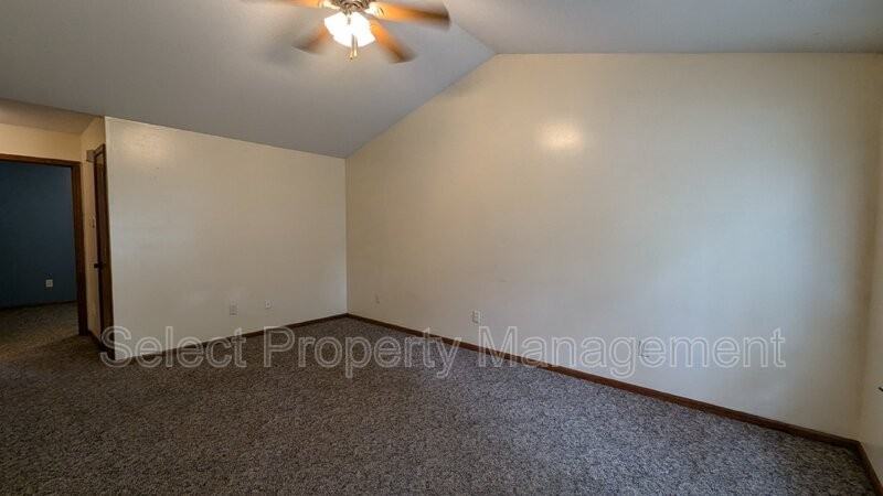 5306 Gardenview Ave - Photo 3 of 16