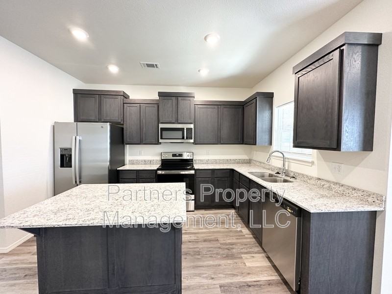 1079 S Benchmark Ln - Photo 4 of 22