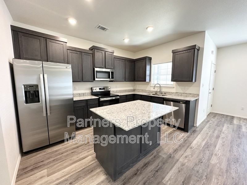 1079 S Benchmark Ln - Photo 6 of 22