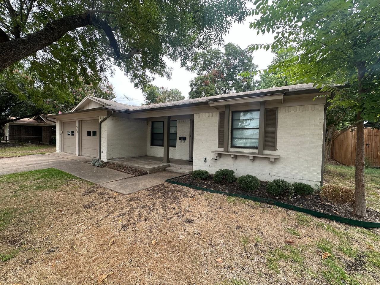 102 Brookwood Dr - Photo 3 of 37