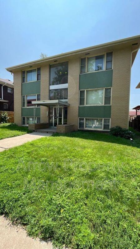 1621 G St - Photo 6 of 7