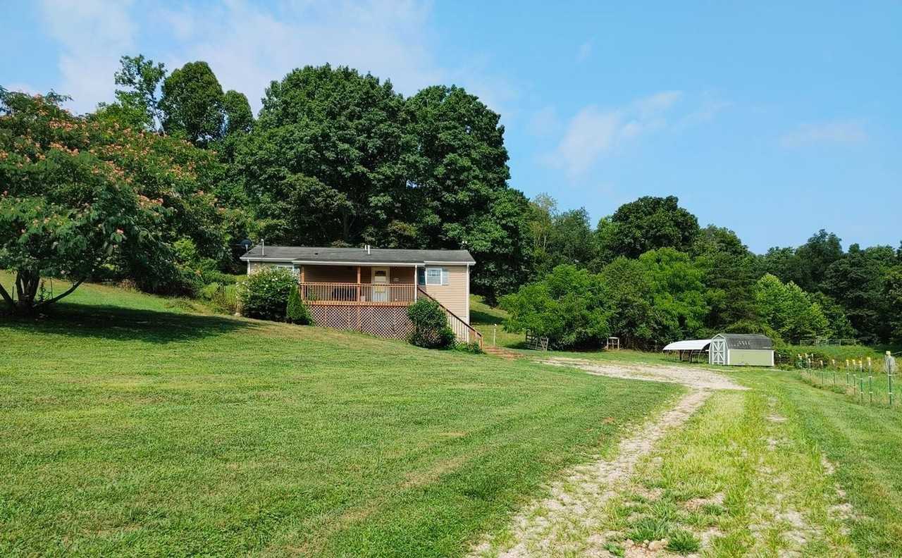 2401 Winding Rd - Photo 3 of 24