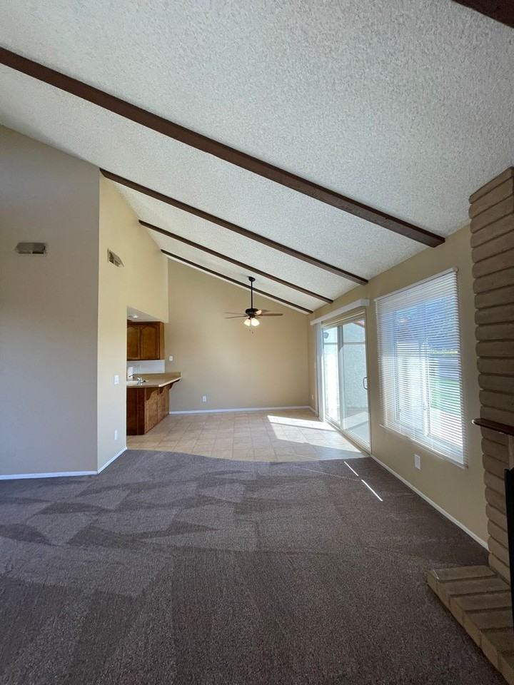 3920A Mesa Circle Dr - Photo 3 of 17