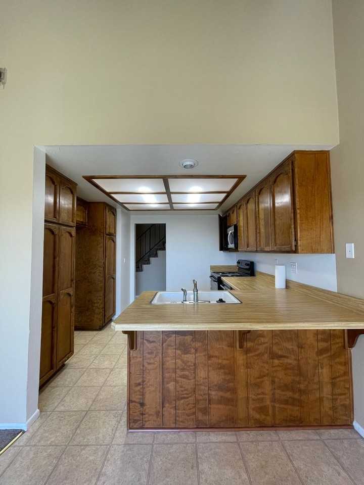 3920A Mesa Circle Dr - Photo 4 of 17