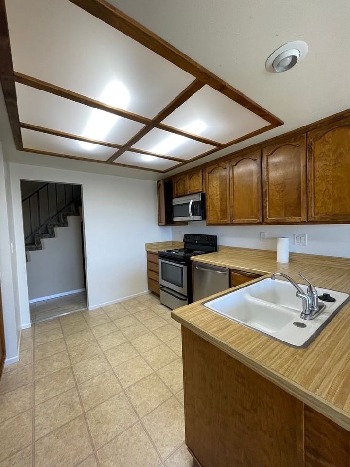3920A Mesa Circle Dr - Photo 6 of 17