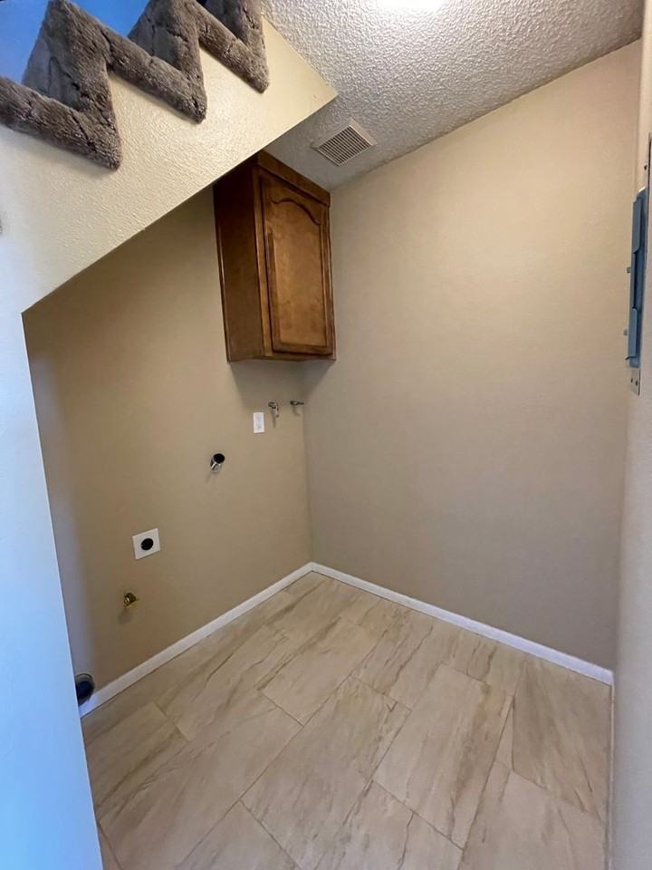 3920A Mesa Circle Dr - Photo 7 of 17