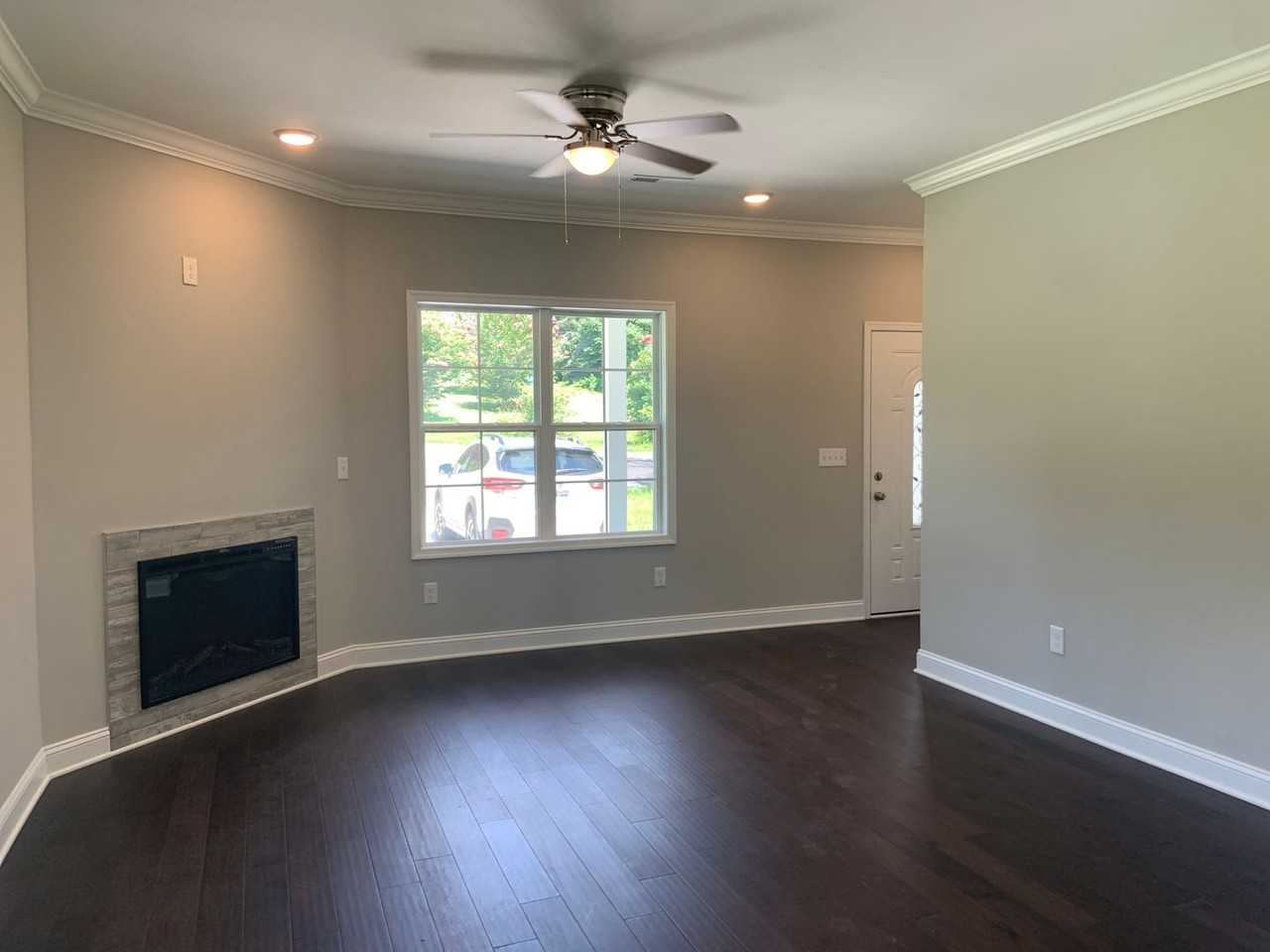 447 Lawrence St - Photo 2 of 15