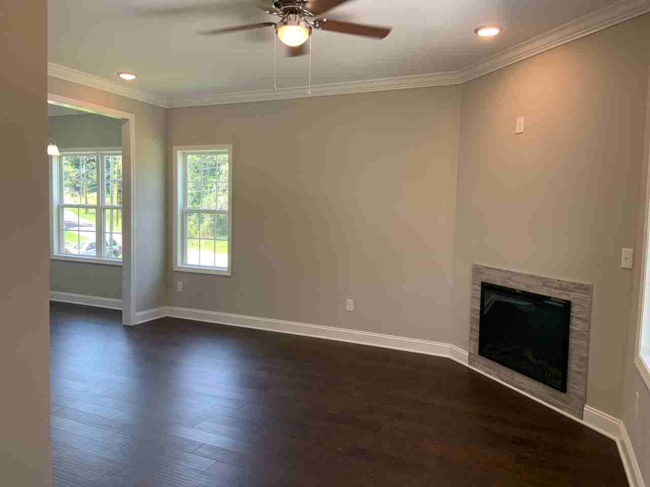 447 Lawrence St - Photo 3 of 15