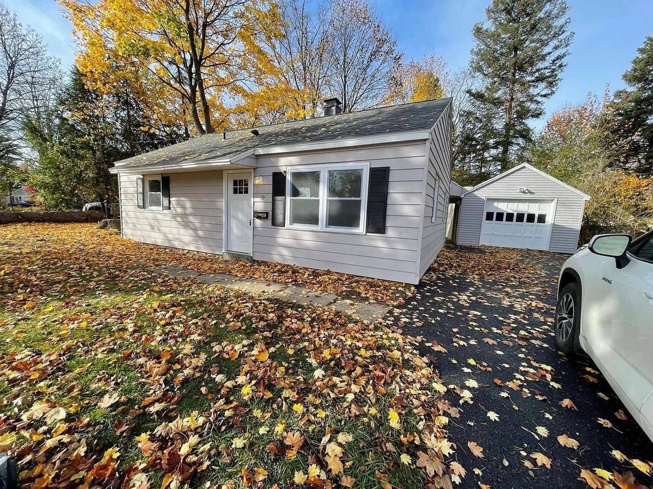 10 Oakdale Ave S - Photo 2 of 14