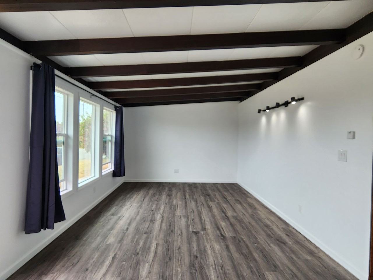 1061 Forson Rd - Photo 3 of 15