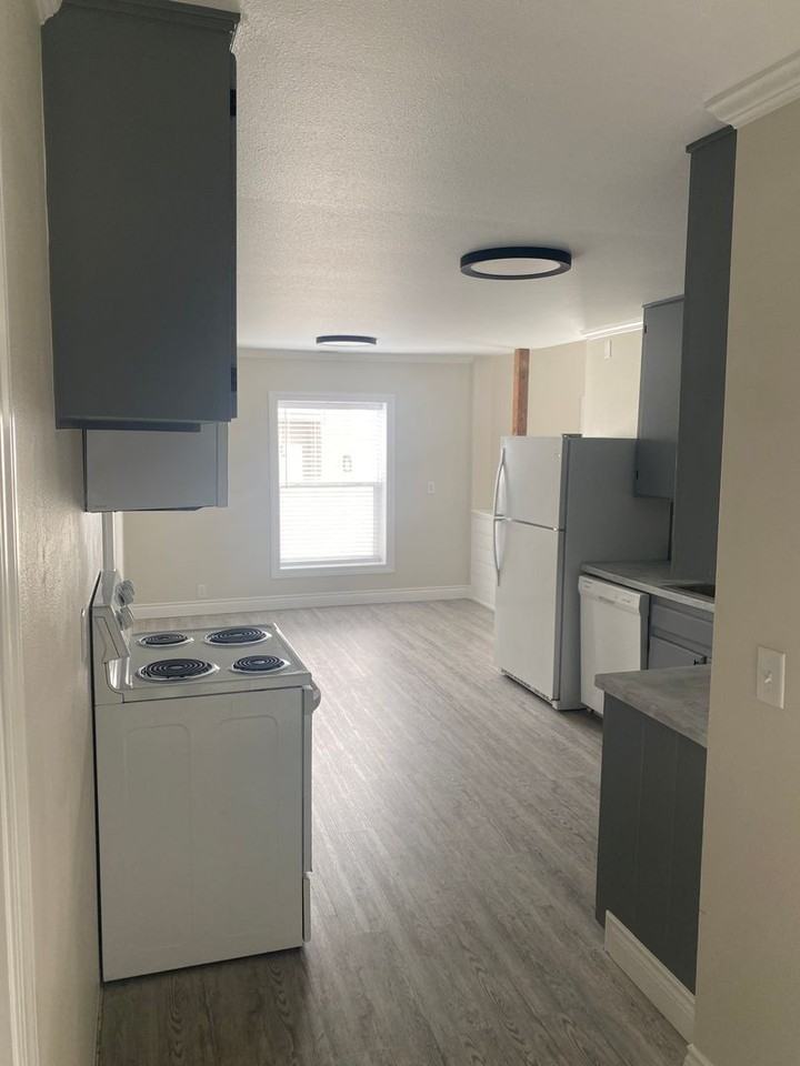0121 27th St #C - Photo 6 of 13