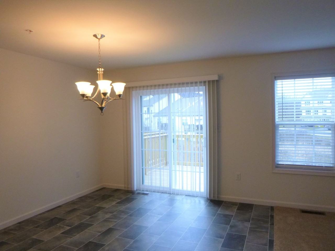 4613 Hamlin Ln - Photo 3 of 5